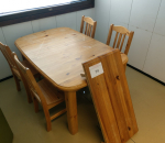 Jatkettava pöytä ja 4 kpl tuoli (59)