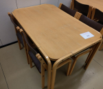 Pöytä ja 4 kpl tuoli (77)