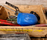 S-99 Laakilollinen työkaluja ja tarvikkeita